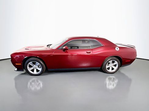 Used 2022 Dodge Challenger SXT RWD image 6