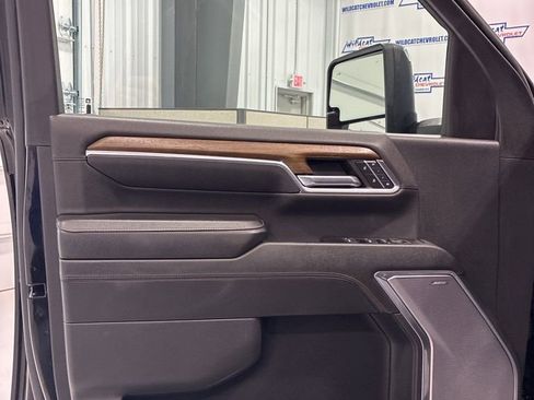 Used 2024 Chevrolet Silverado 2500 High Country w/ High Country Premium Package AWD/4WD image 25
