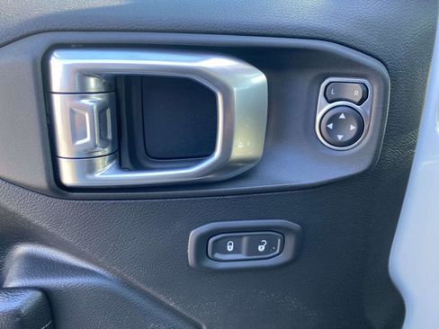 Used 2021 Jeep Gladiator Sport image 15