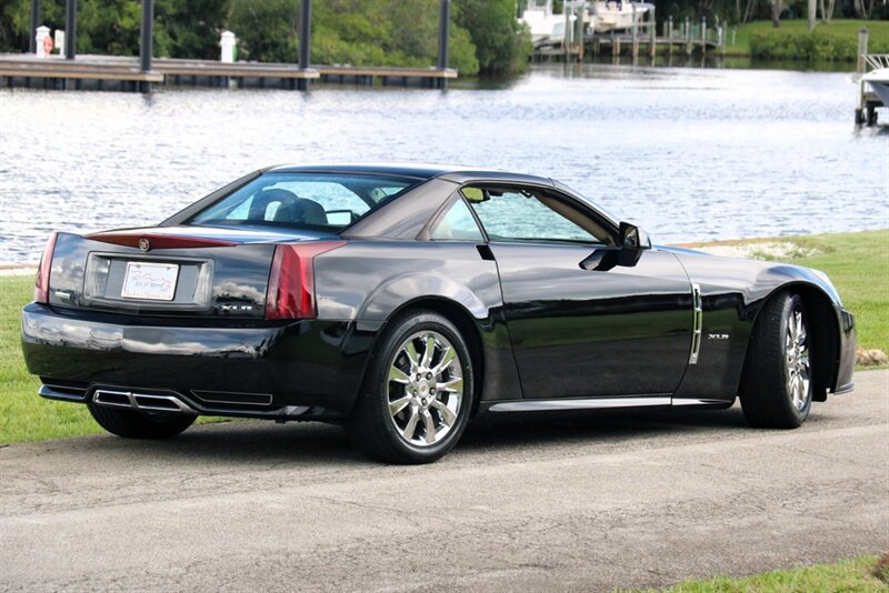 Used 2009 Cadillac XLR RWD image 3