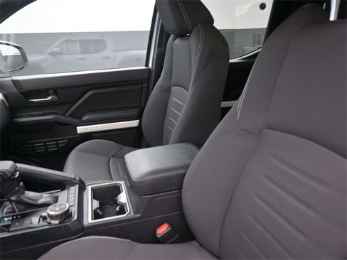 Used 2024 Toyota Tacoma TRD Off-Road image 33