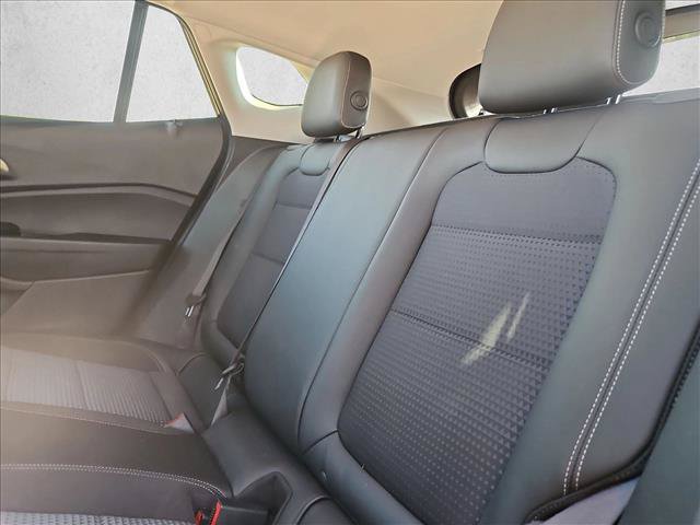 Used 2025 Chevrolet Trax LT FWD image 17