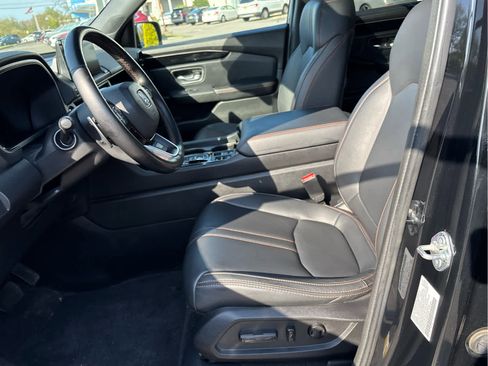 Used 2024 Honda Pilot TrailSport image 8