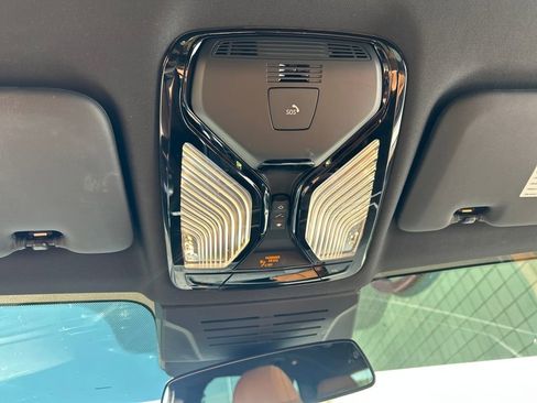 Used 2025 BMW X5 sDrive40i w/ Premium Package image 21