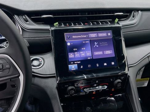 New 2025 Jeep Grand Cherokee Laredo w/ Luxury Tech Group I image 23