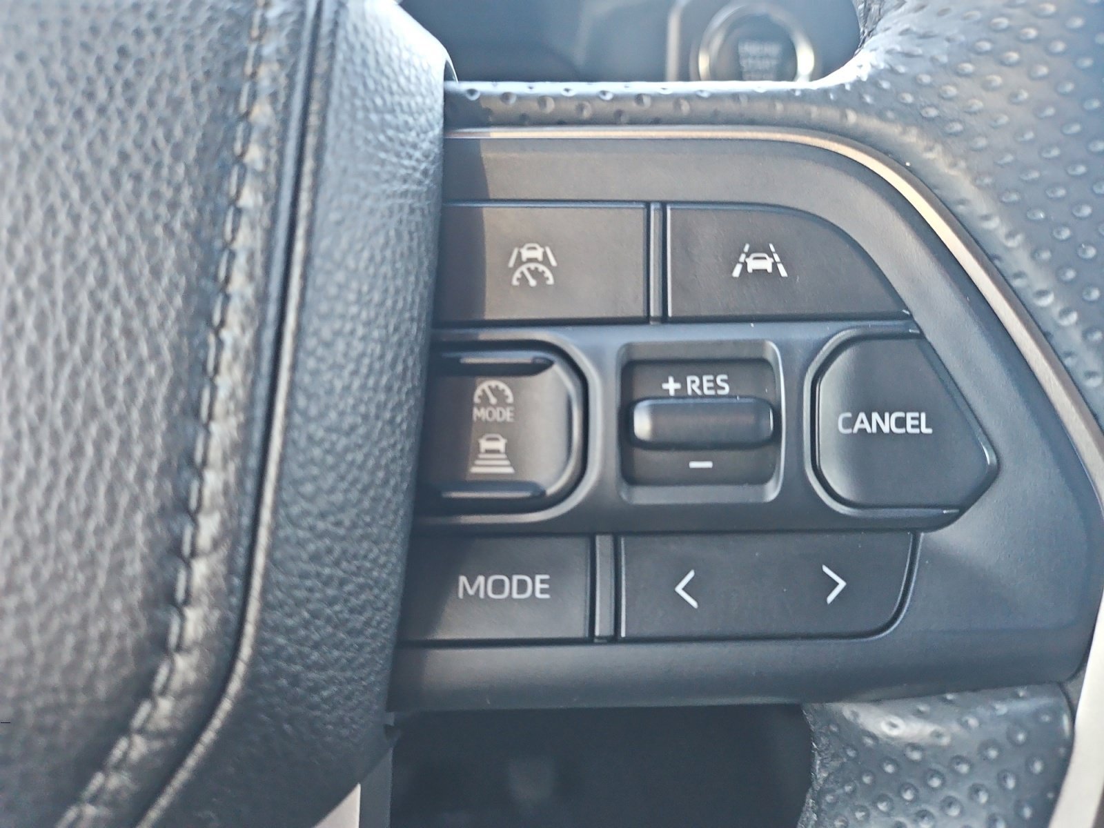 Used 2025 Toyota 4Runner SR5 AWD/4WD image 25