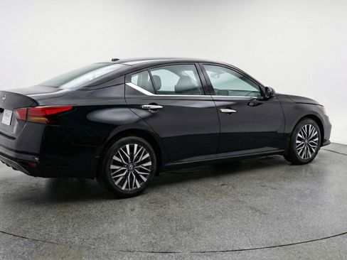 Used 2025 Nissan Altima 2.5 SV FWD image 9