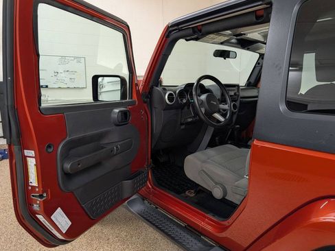 Used 2009 Jeep Wrangler Sahara w/ Dual Top Group AWD/4WD image 6