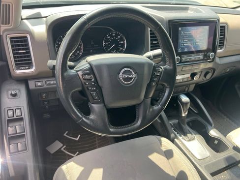 Used 2023 Nissan Frontier SV w/ Technology Package RWD image 13