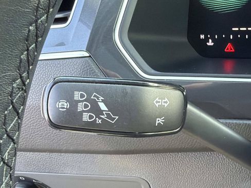 Certified 2024 Volkswagen Tiguan SE R-Line FWD image 27