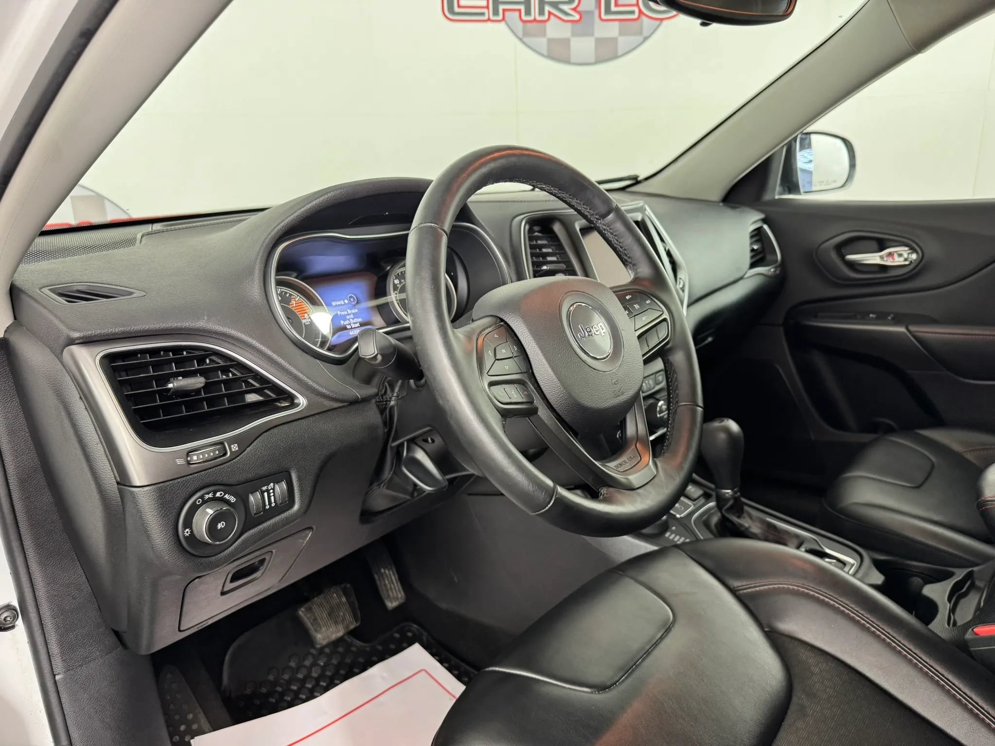 Used 2019 Jeep Cherokee Trailhawk w/ Cold Weather Group AWD/4WD image 10
