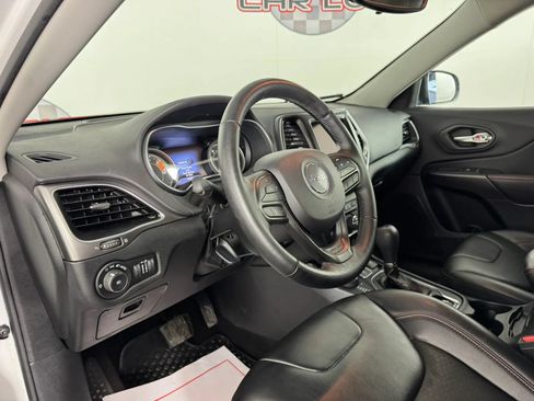 Used 2019 Jeep Cherokee Trailhawk w/ Cold Weather Group AWD/4WD image 10