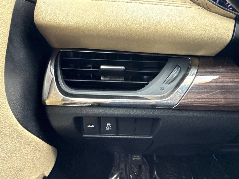 Used 2013 Toyota Avalon XLE Premium FWD image 29