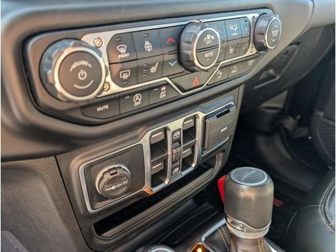 Used 2022 Jeep Gladiator Overland image 22