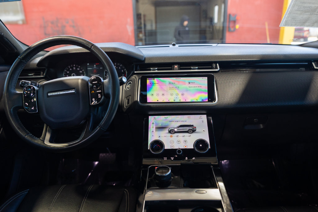 Used 2018 Land Rover Range Rover Velar S AWD/4WD image 32