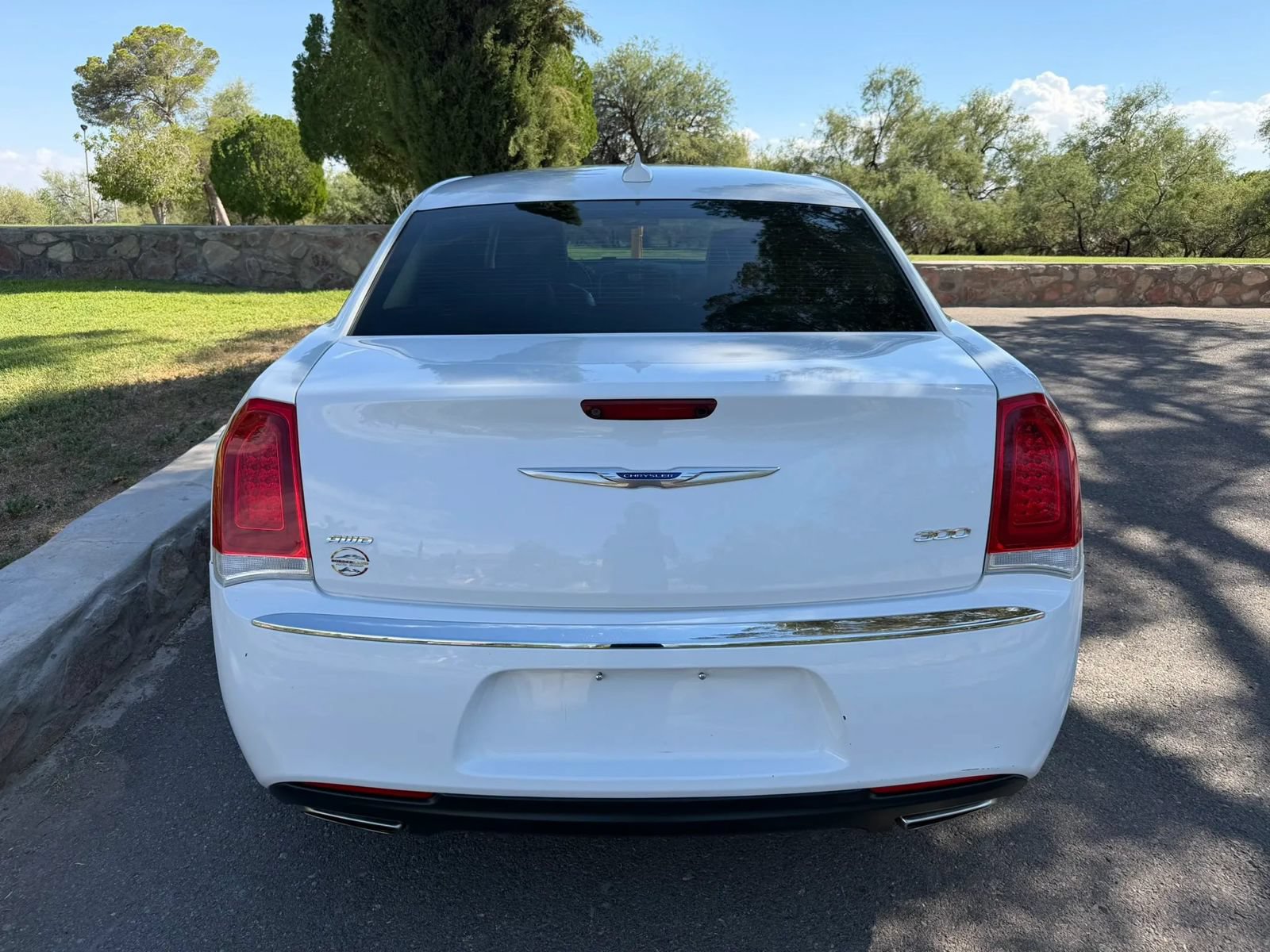 Used 2019 Chrysler 300 Limited AWD/4WD image 4