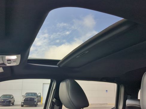 Used 2022 Toyota Tacoma Limited image 27