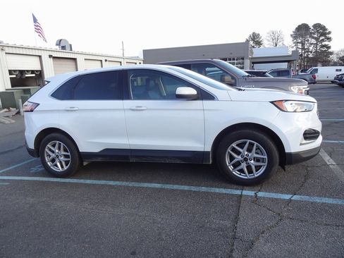 Used 2024 Ford Edge SEL image 3