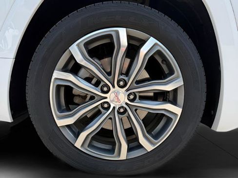 Used 2020 GMC Terrain Denali w/ Denali Premium Package FWD image 9