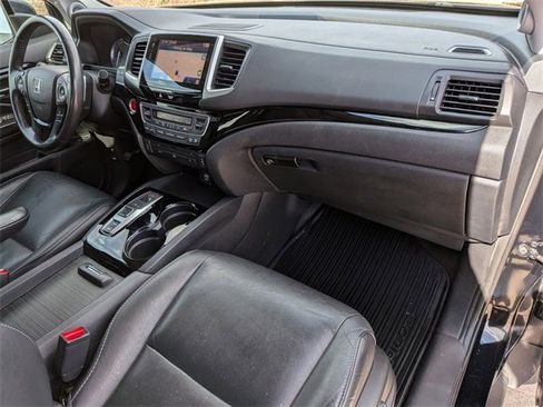 Used 2018 Honda Pilot Touring image 32