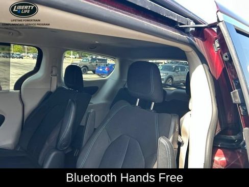 Used 2021 Chrysler Pacifica Touring w/ Cold Weather Group FWD image 13