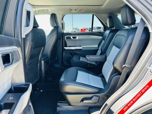 Used 2022 Ford Explorer XLT w/ Equipment Group 202A AWD/4WD image 30