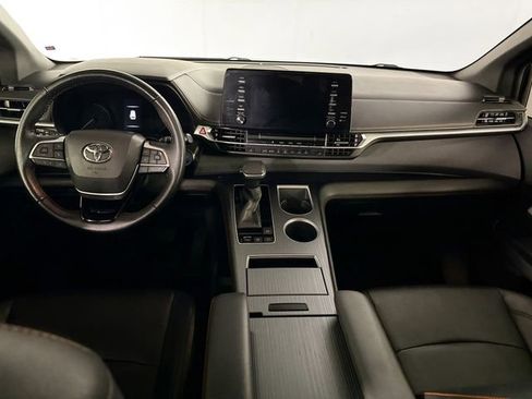 Used 2021 Toyota Sienna XSE image 7