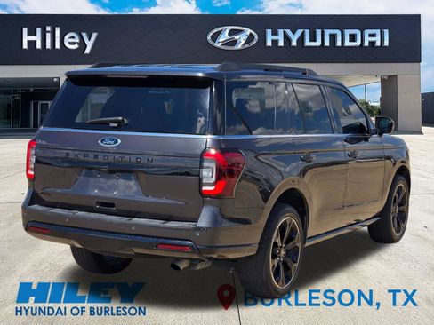 Used 2023 Ford Expedition Limited RWD image 4