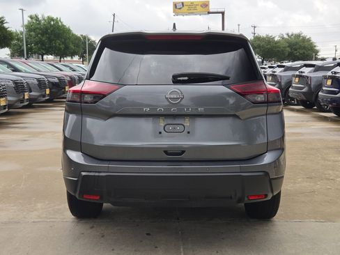 Certified 2025 Nissan Rogue SV FWD image 4
