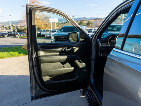 Used 2022 GMC Yukon Denali AWD/4WD image 18