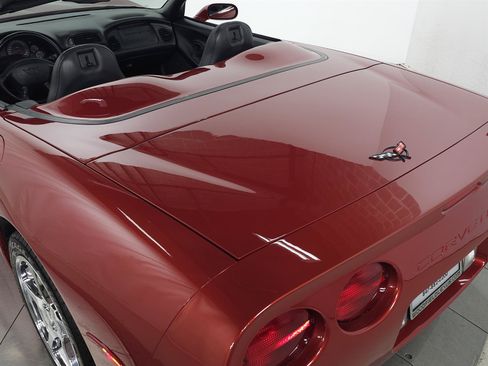 Used 1998 Chevrolet Corvette Convertible w/ Memory Pkg RWD image 11