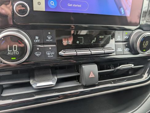 Used 2023 Toyota Highlander LE FWD image 23
