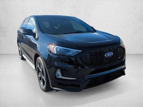 Used 2020 Ford Edge ST w/ Cold Weather Package image 3