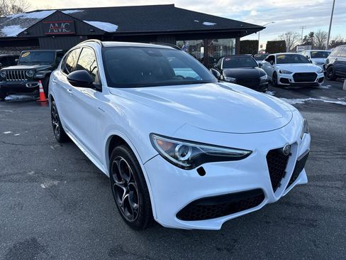 Used 2022 Alfa Romeo Stelvio Veloce image 10