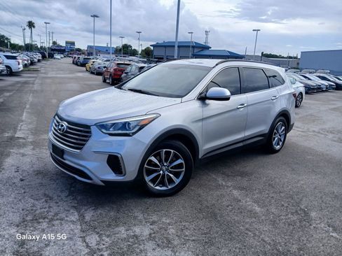 Used 2017 Hyundai Santa Fe SE AWD/4WD image 4