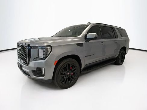 Used 2023 GMC Yukon XL Denali AWD/4WD image 3