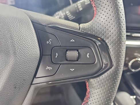 Certified 2025 Chevrolet Trax RS w/ Sunroof Package image 23