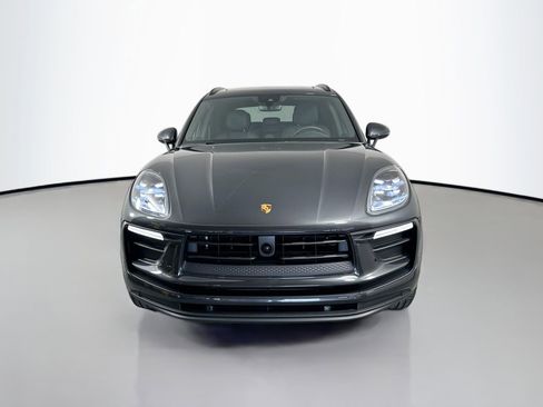 Certified 2025 Porsche Macan image 10