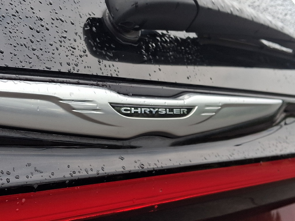 Used 2021 Chrysler Pacifica Touring-L FWD image 29