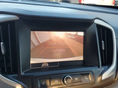 Used 2024 GMC Terrain SLE FWD image 21