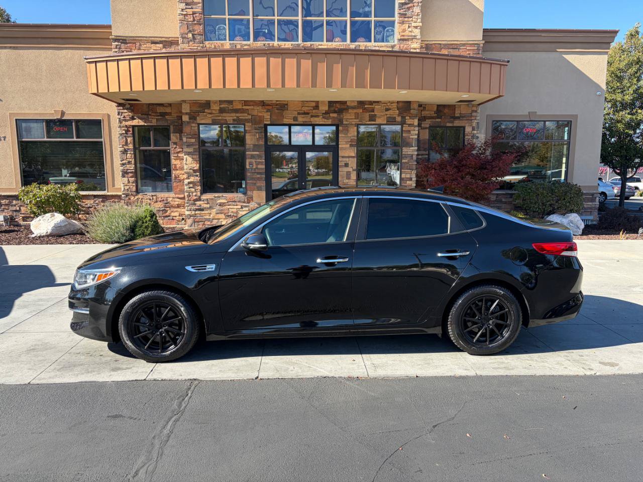 Used 2017 Kia Optima LX FWD image 2