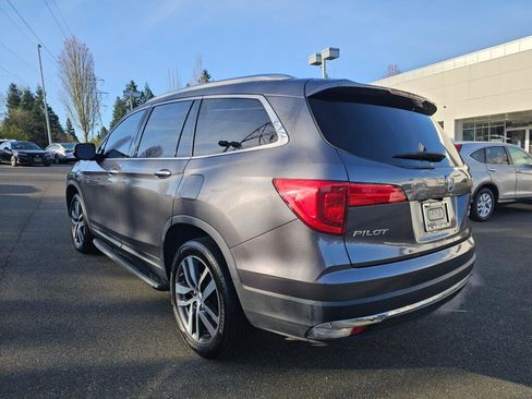 Used 2017 Honda Pilot Touring image 5