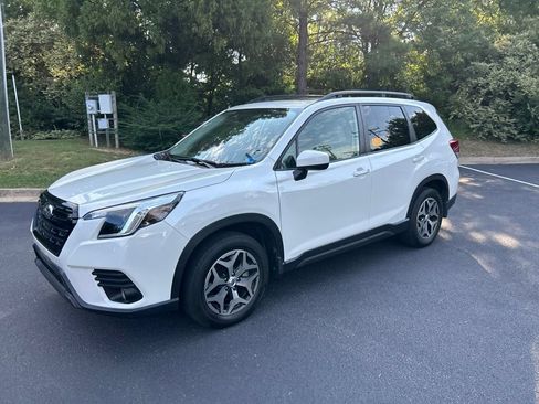 Used 2023 Subaru Forester Premium AWD/4WD image 8