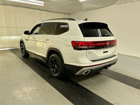 Certified 2024 Volkswagen Atlas Peak Edition SE image 10