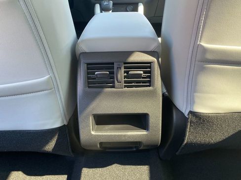 New 2025 Mitsubishi Outlander SE image 25