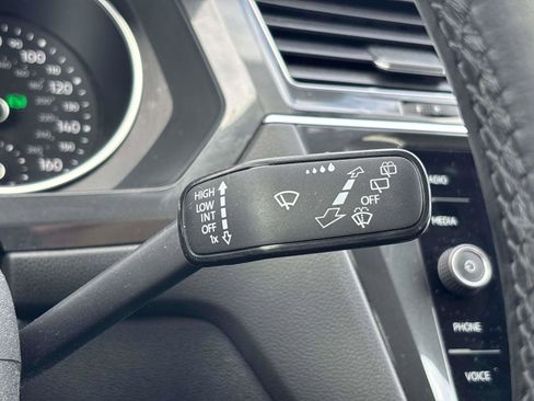 Used 2019 Volkswagen Tiguan SE w/ Panoramic Sunroof Package image 27