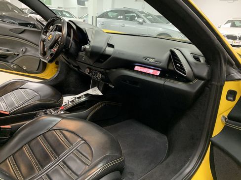 Used 2017 Ferrari 488 Spider image 39