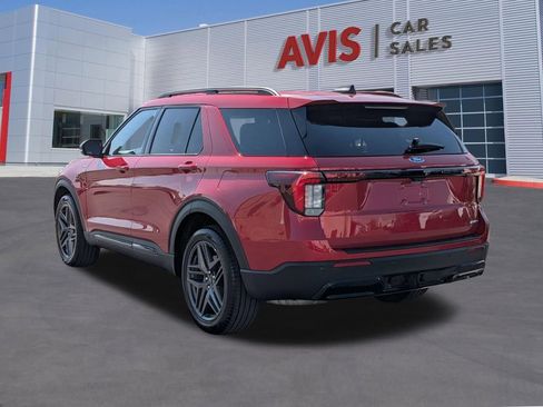 Used 2025 Ford Explorer ST-Line w/ ST-Line Street Pack AWD/4WD image 9