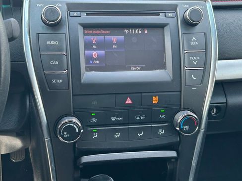 Used 2017 Toyota Camry SE image 19