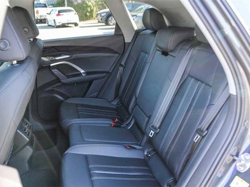 Used 2025 Audi Q5 Premium w/ Convenience Package image 17